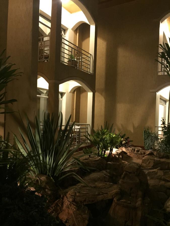 Heaven Restaurant & Boutique Hotel كيغالي المظهر الخارجي الصورة